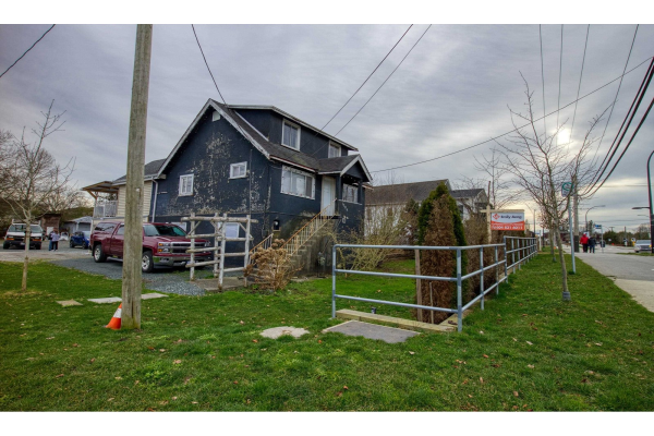 1304 EWEN AVENUE, New Westminster