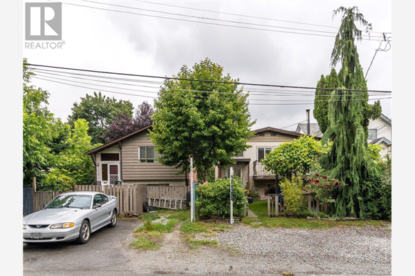 2349 HAWTHORNE AVENUE, Port Coquitlam