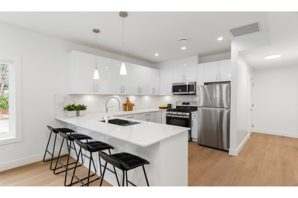 3 271 BLUE MOUNTAIN STREET, Coquitlam