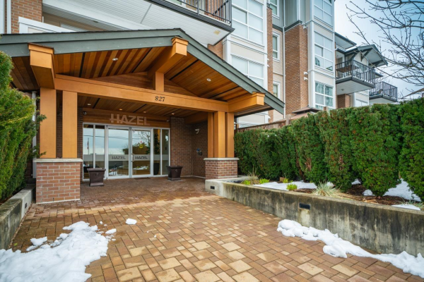 208 827 RODERICK AVENUE, Coquitlam
