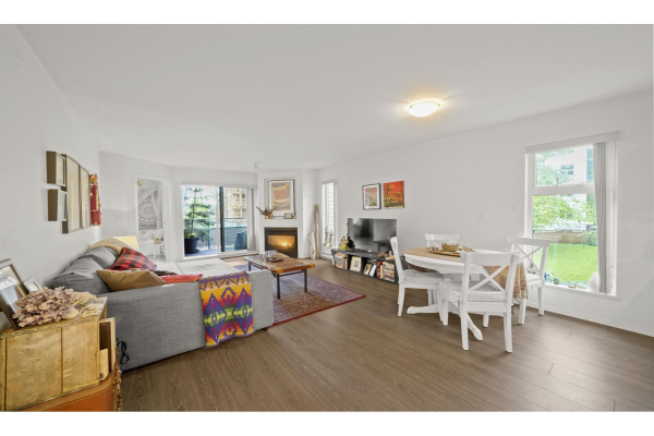 209 2915 GLEN DRIVE, Coquitlam