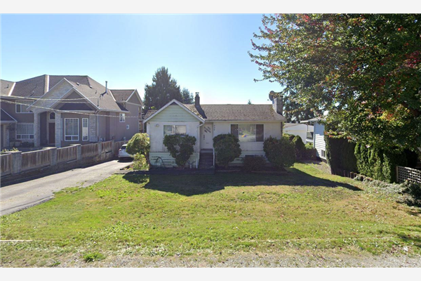 930 DANSEY AVENUE, Coquitlam