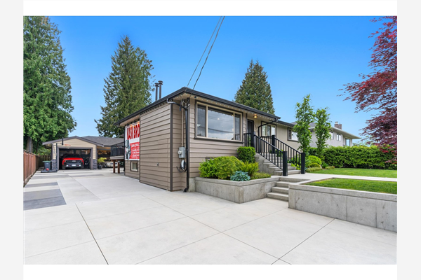 1720 GROVER AVENUE, Coquitlam