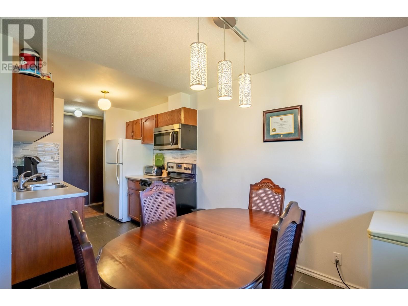 201 392 KILLOREN CRESCENT, #201