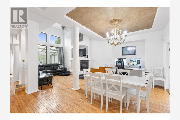 1002 QUADLING AVENUE, Coquitlam