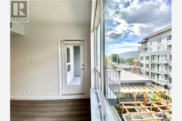 416 645 COMO LAKE AVENUE, Coquitlam