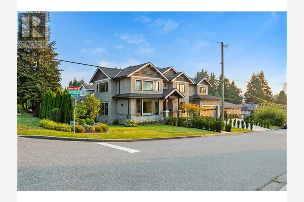 834 BLUE MOUNTAIN STREET, Coquitlam