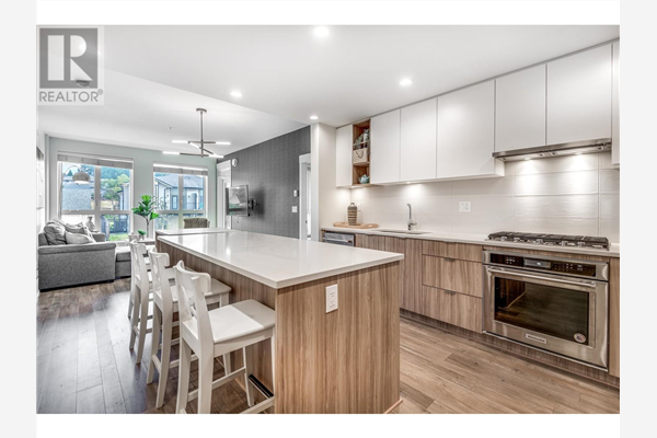 219 750 DOGWOOD STREET, Coquitlam