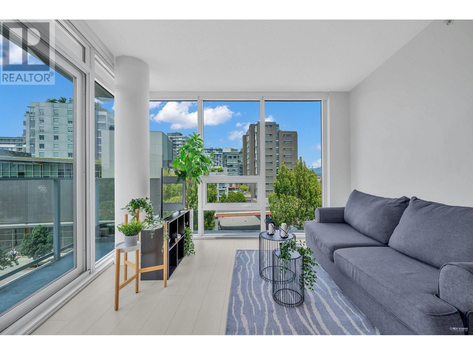 403 180 E 2ND AVENUE, #403