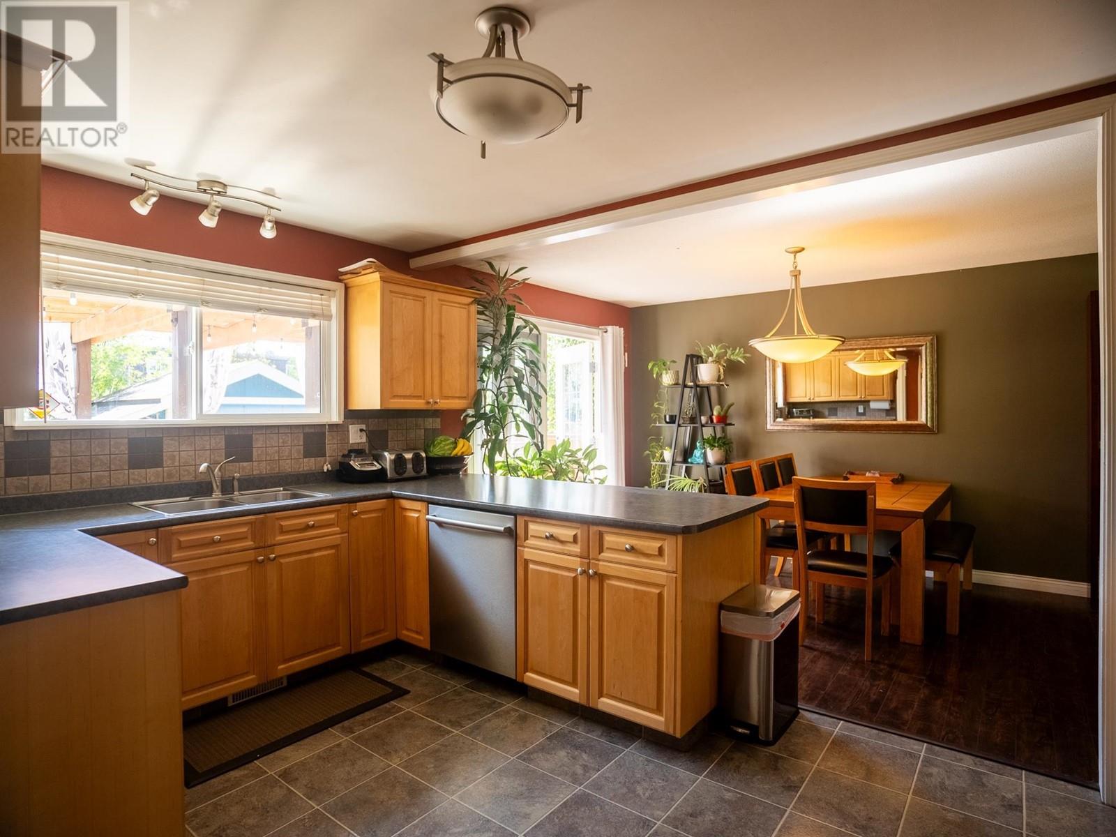208 GORDON CRESCENT