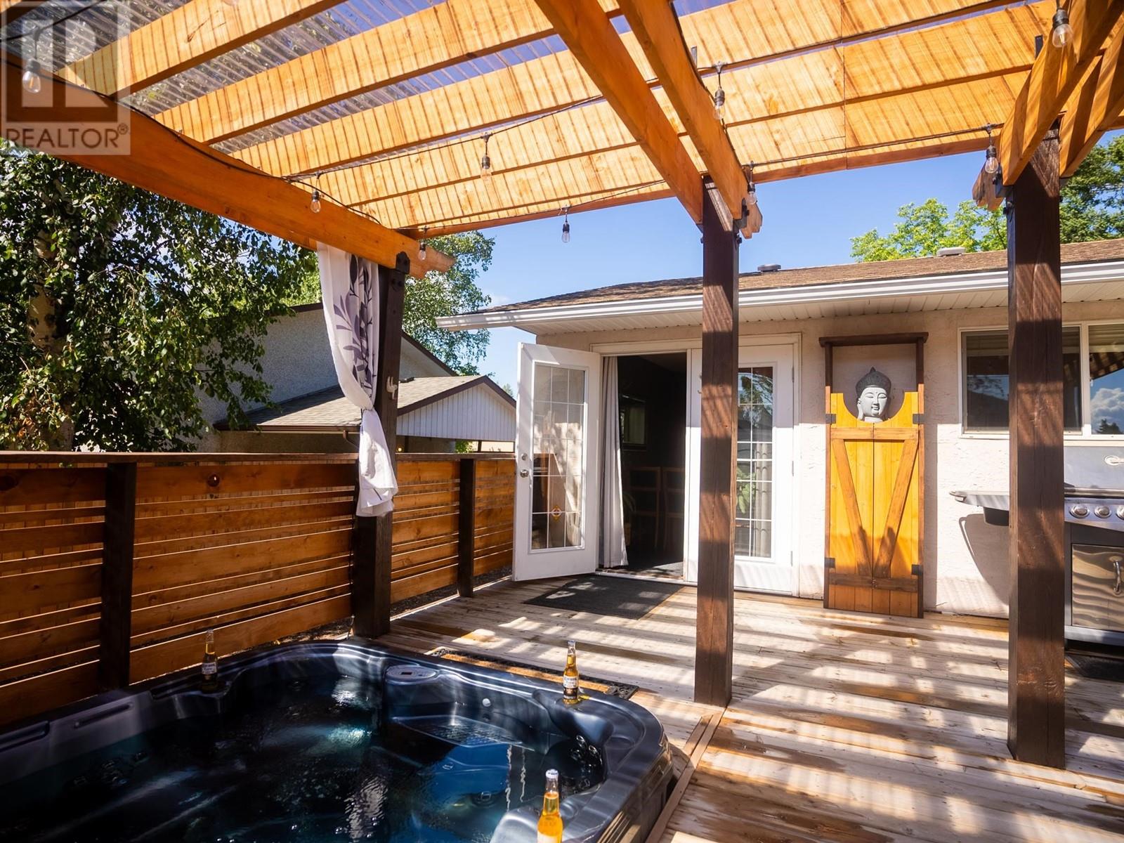 208 GORDON CRESCENT