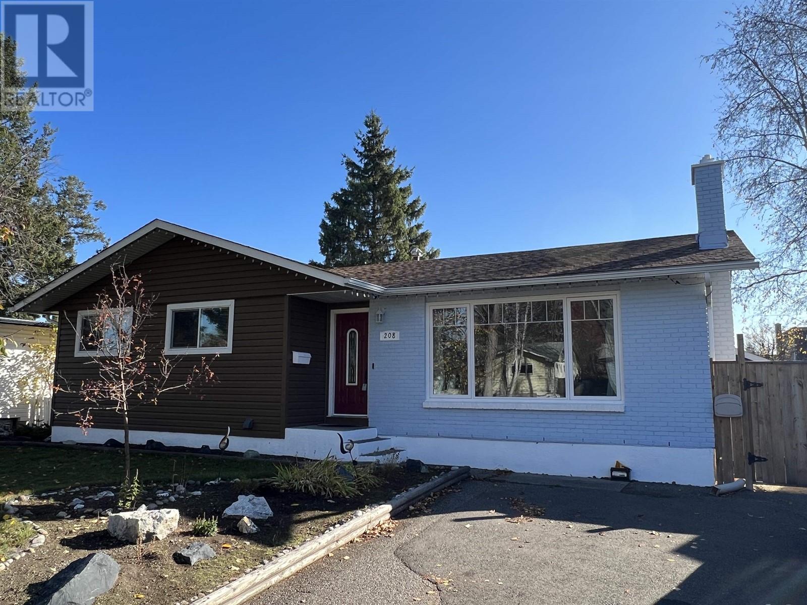 208 GORDON CRESCENT