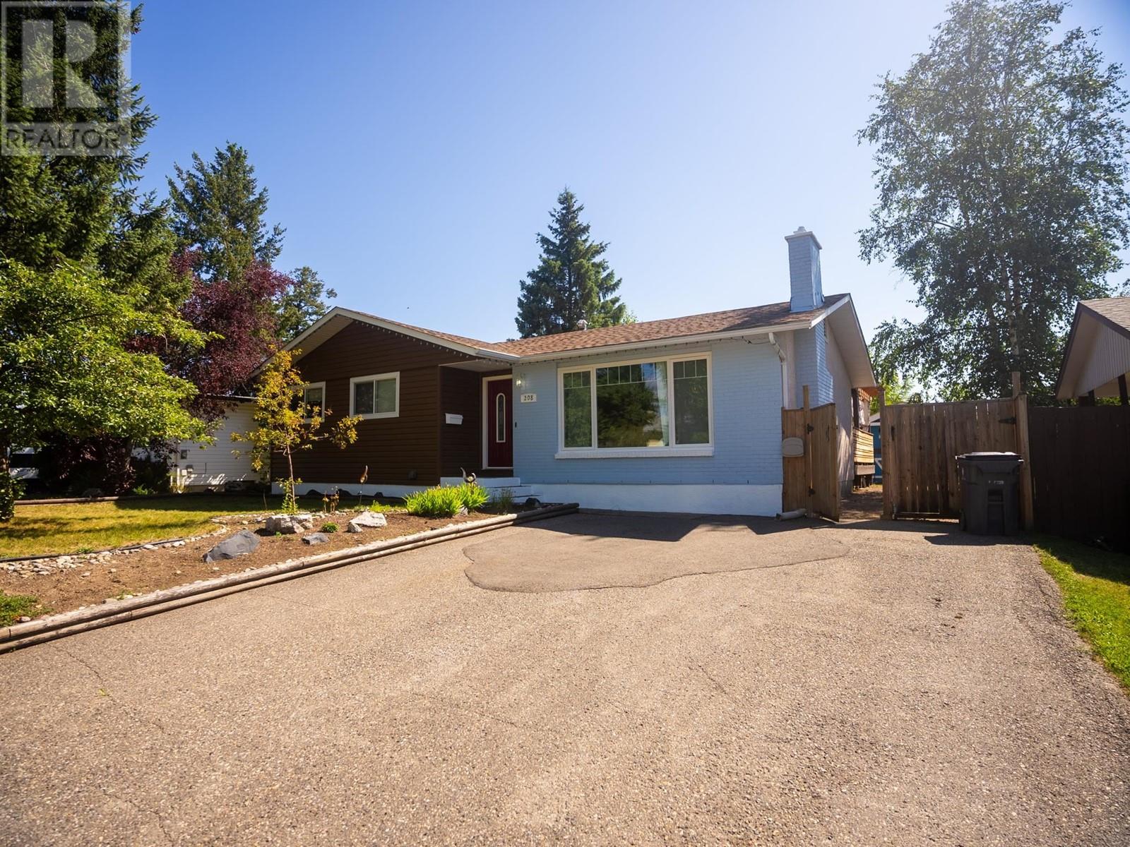 208 GORDON CRESCENT