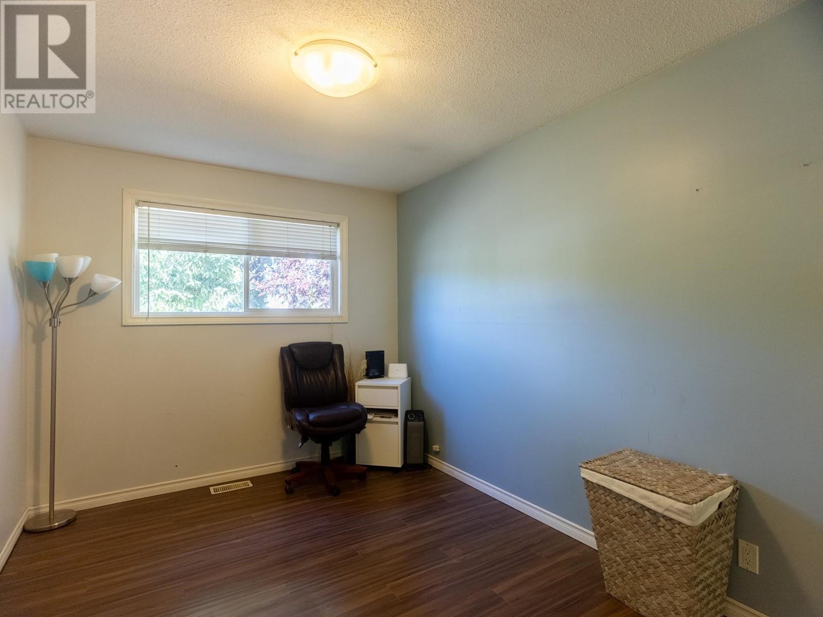208 GORDON CRESCENT