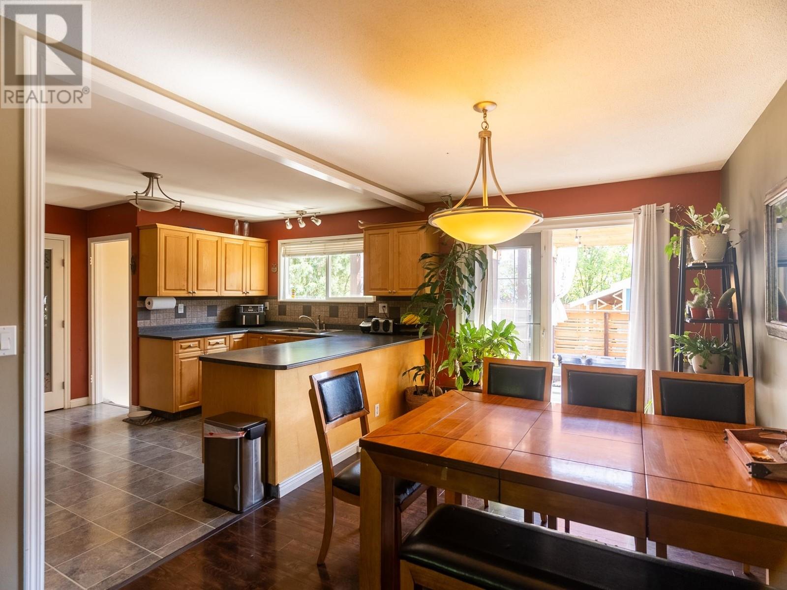 208 GORDON CRESCENT