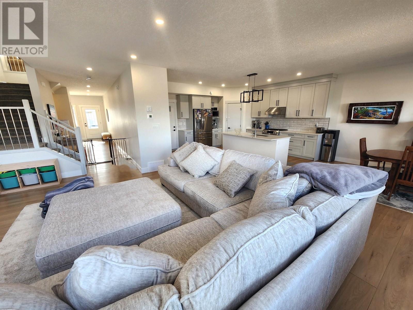 4880 LOGAN CRESCENT