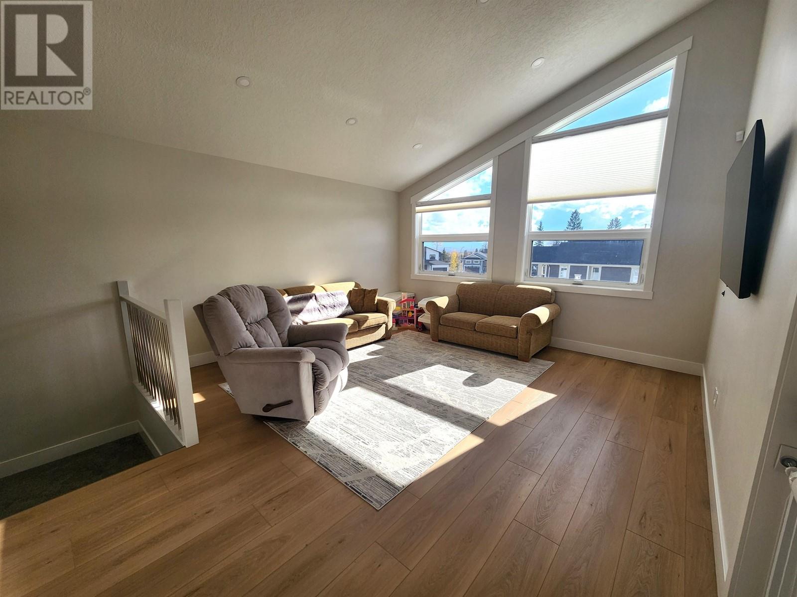 4880 LOGAN CRESCENT