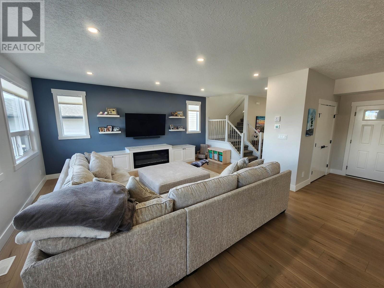 4880 LOGAN CRESCENT