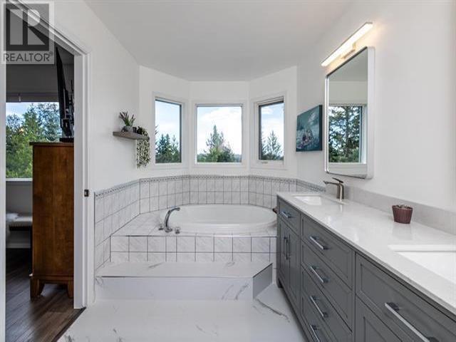 2454 PANORAMA CRESCENT