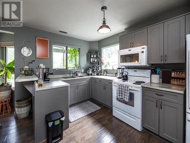 2454 PANORAMA CRESCENT