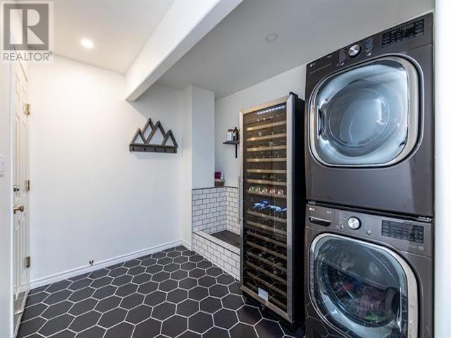 2454 PANORAMA CRESCENT