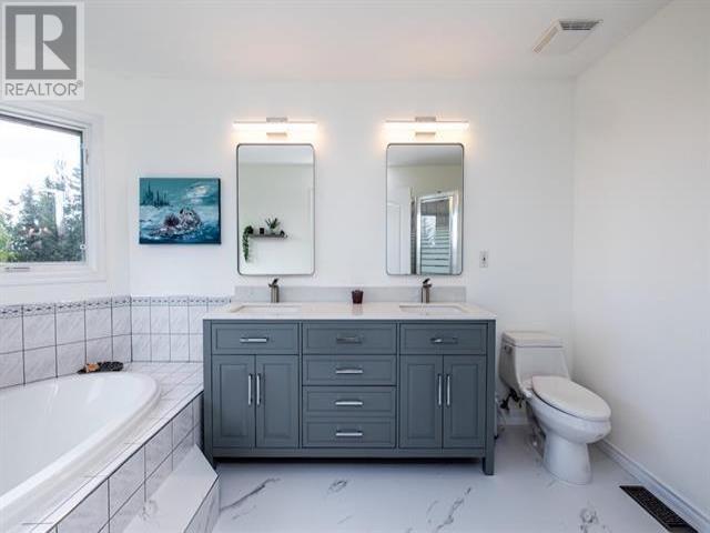 2454 PANORAMA CRESCENT