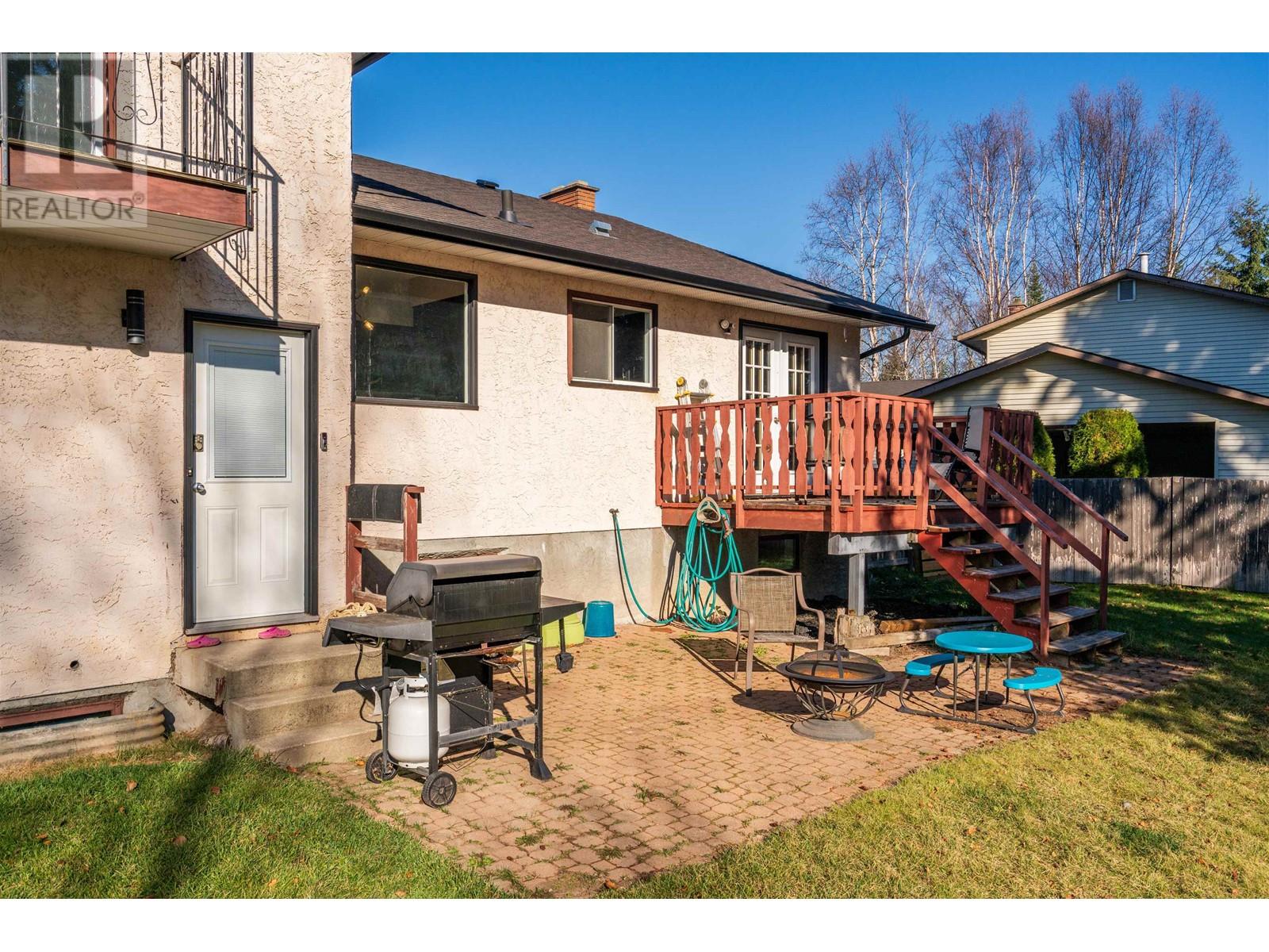 8023 ST JOHN PLACE