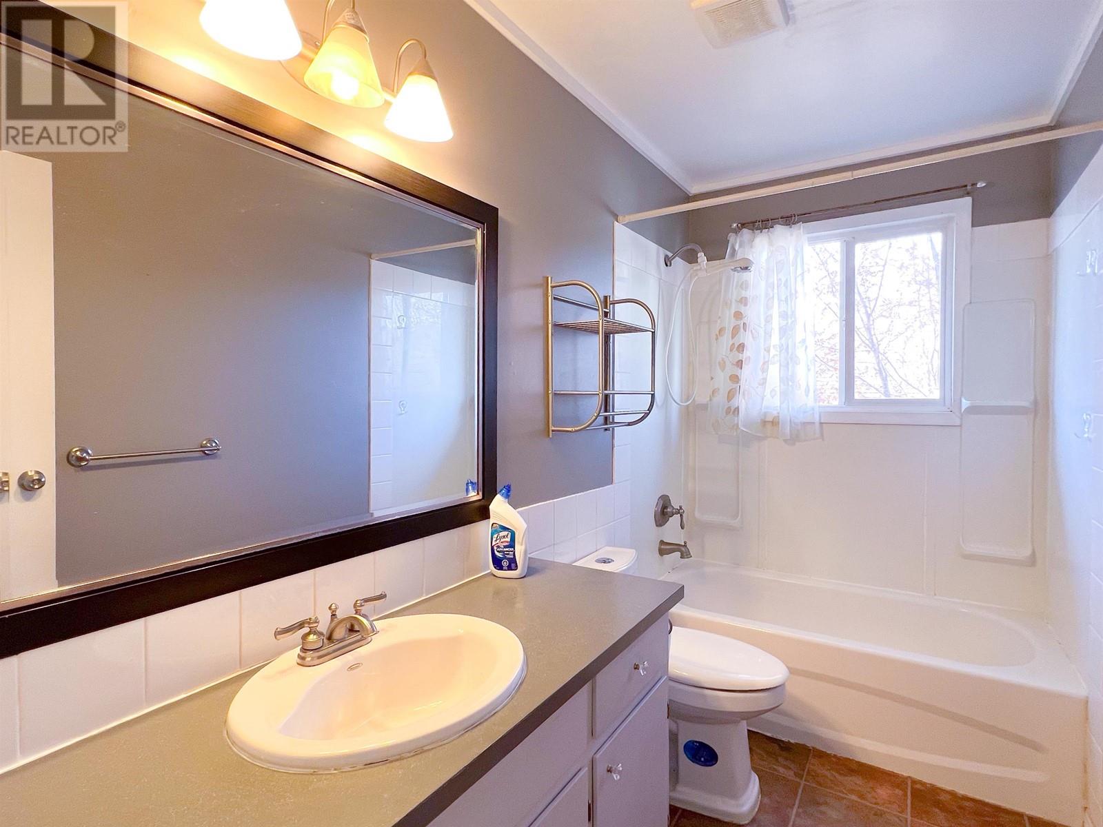 1044 HANSARD CRESCENT