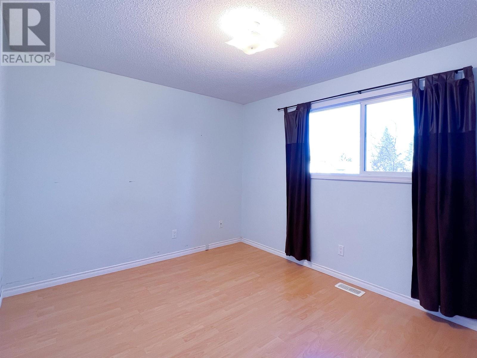 1044 HANSARD CRESCENT