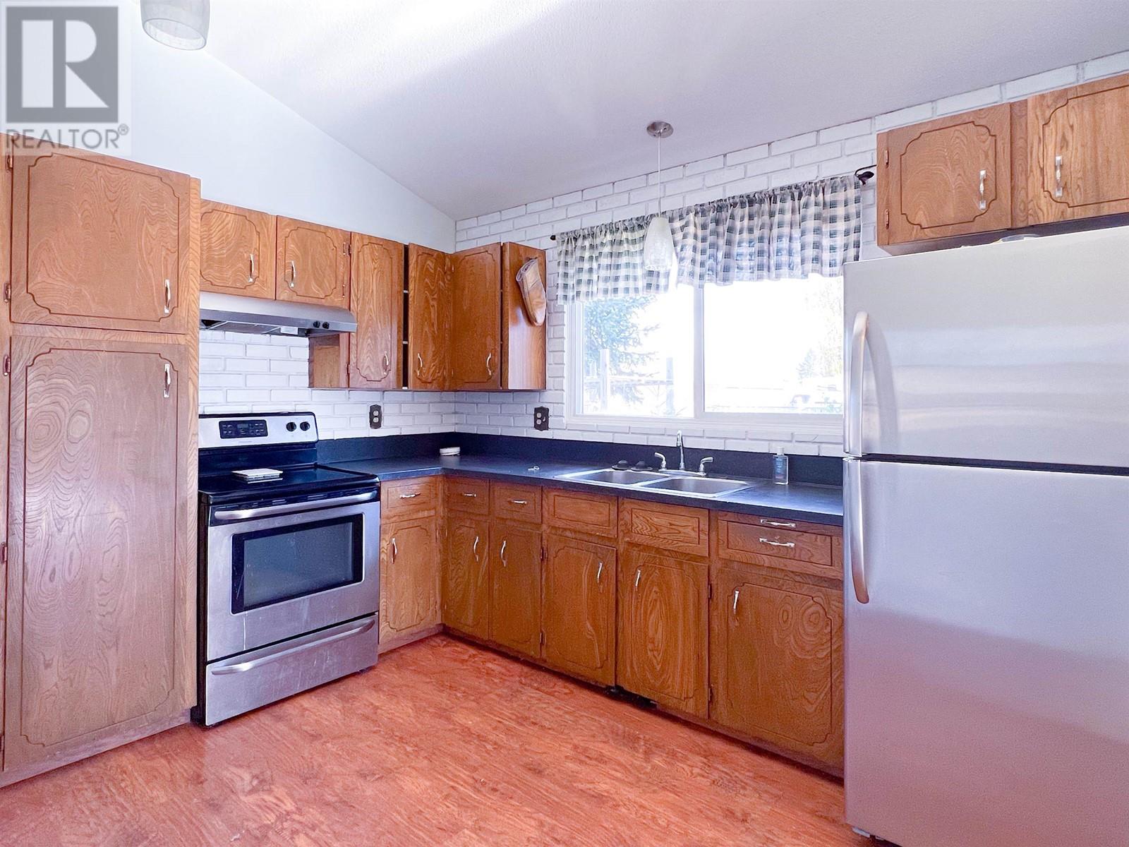 1044 HANSARD CRESCENT