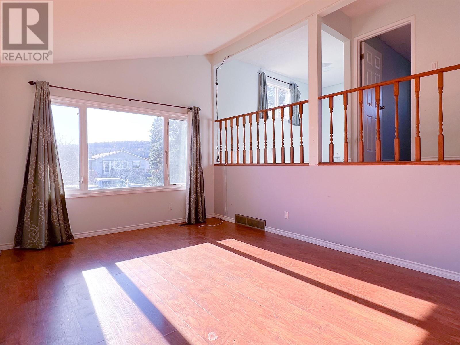 1044 HANSARD CRESCENT