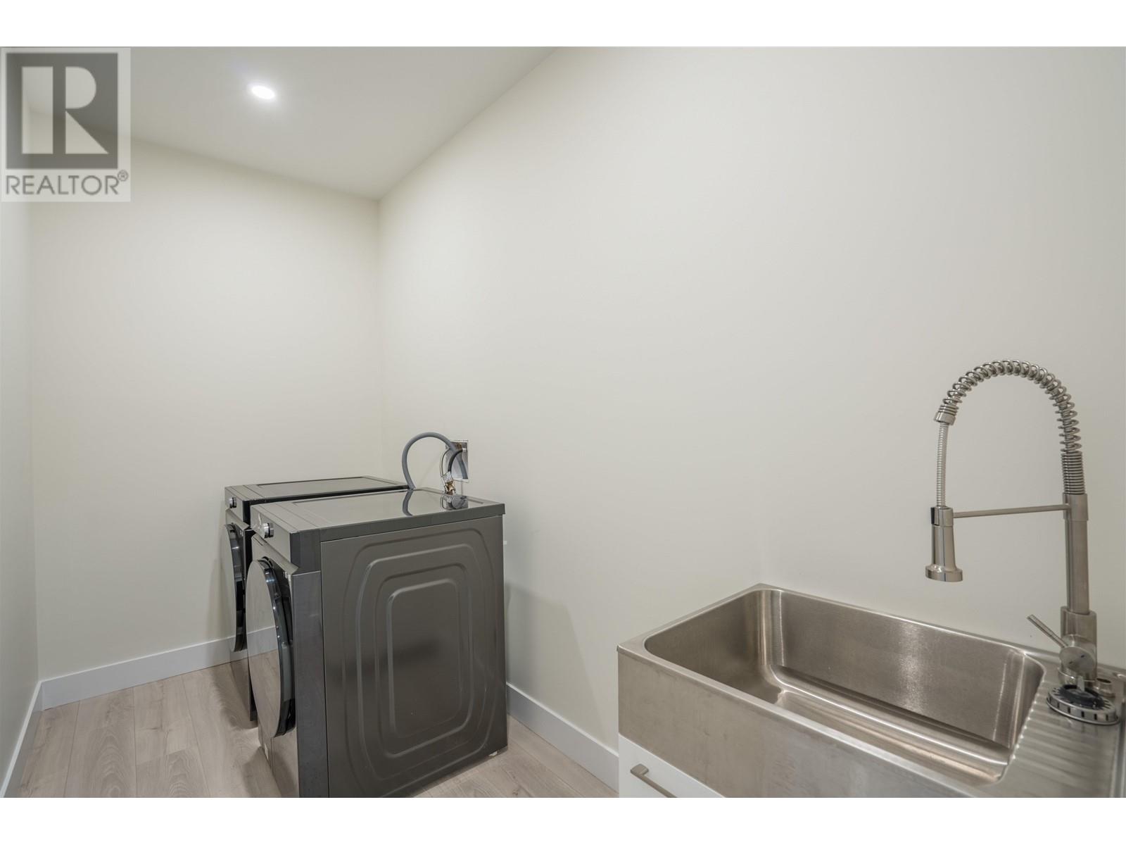 2953 MUNRO WAY