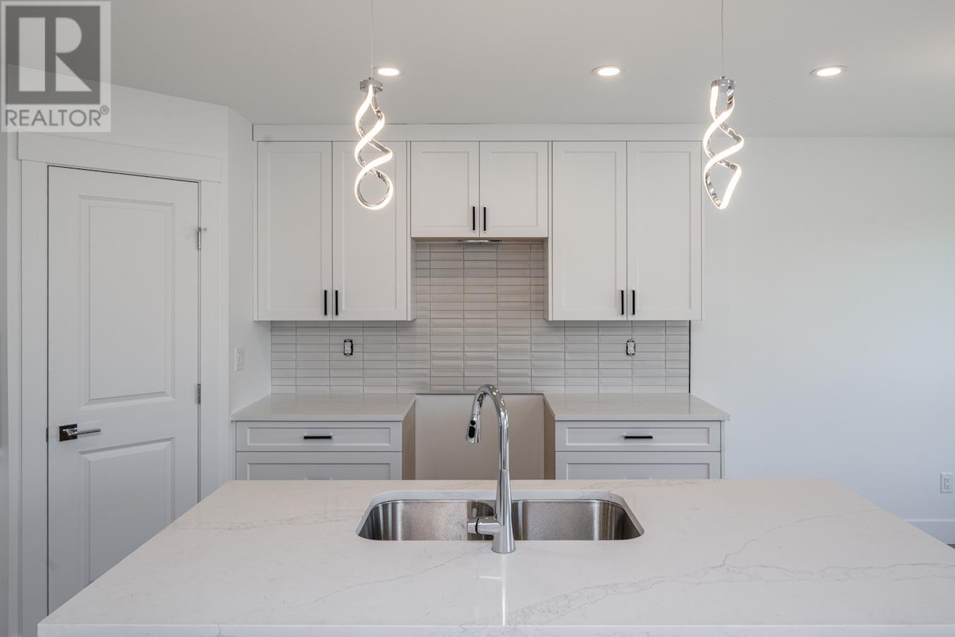 115 6664 WESTMOUNT DRIVE, #115