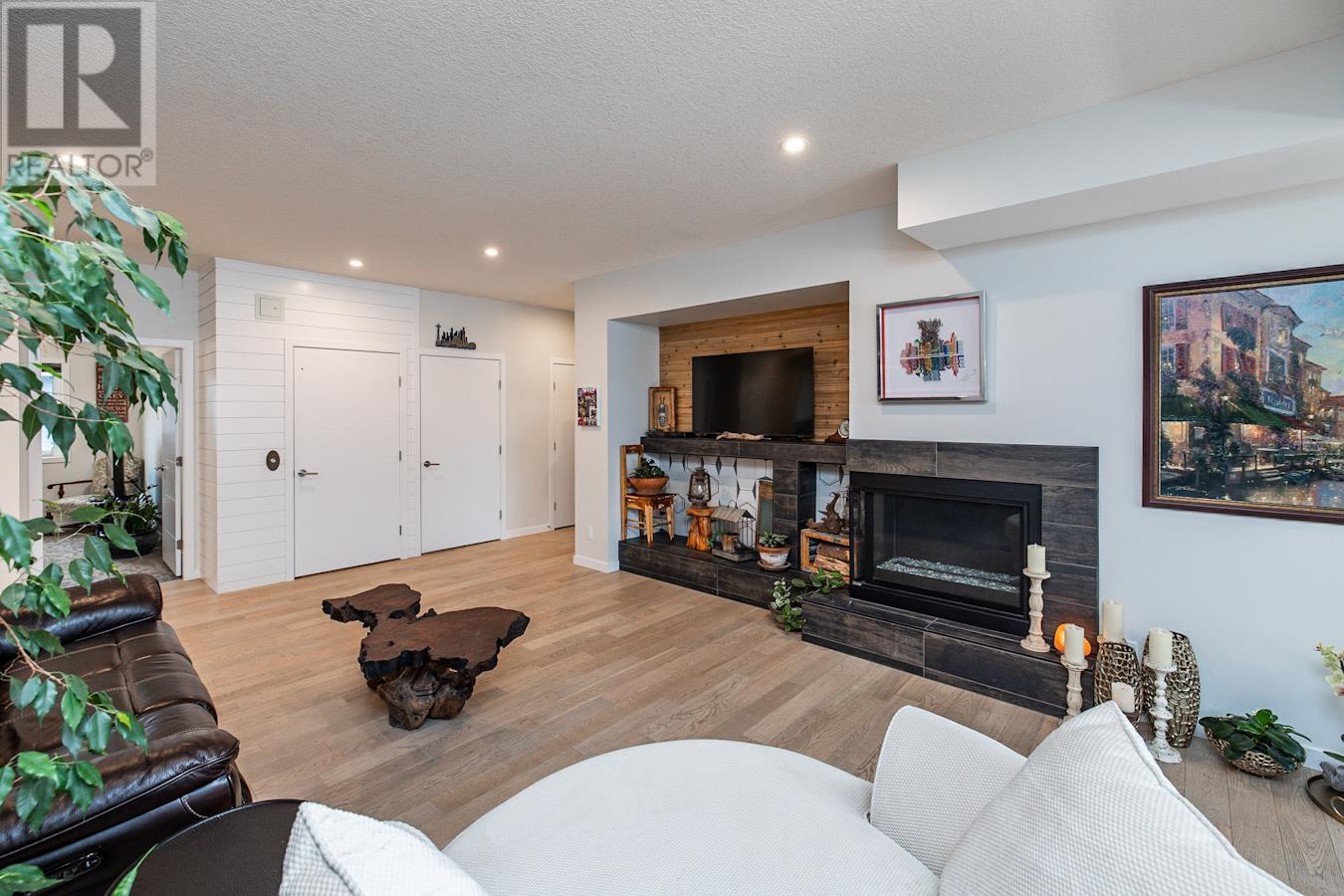 102 2422 VANIER DRIVE, #102