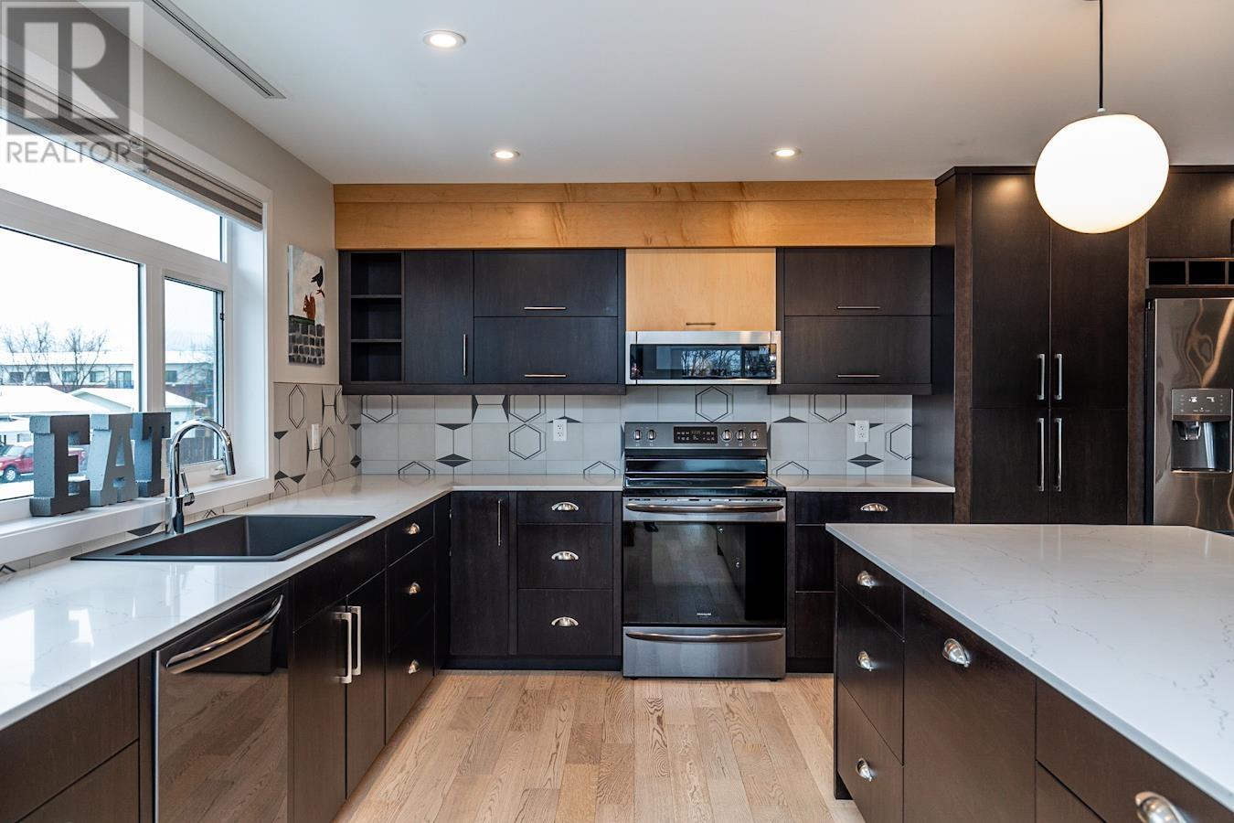 102 2422 VANIER DRIVE, #102