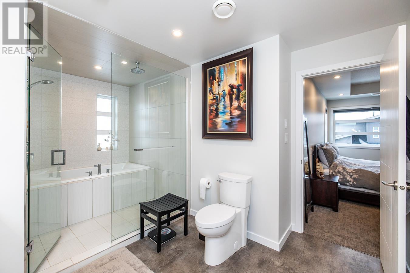 102 2422 VANIER DRIVE, #102