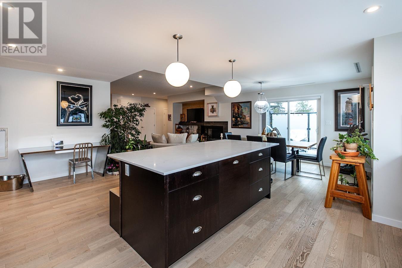 102 2422 VANIER DRIVE, #102