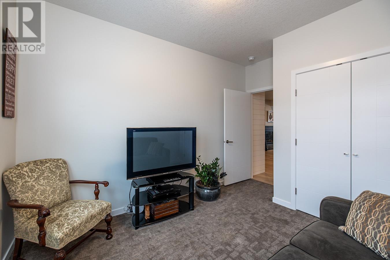 102 2422 VANIER DRIVE, #102