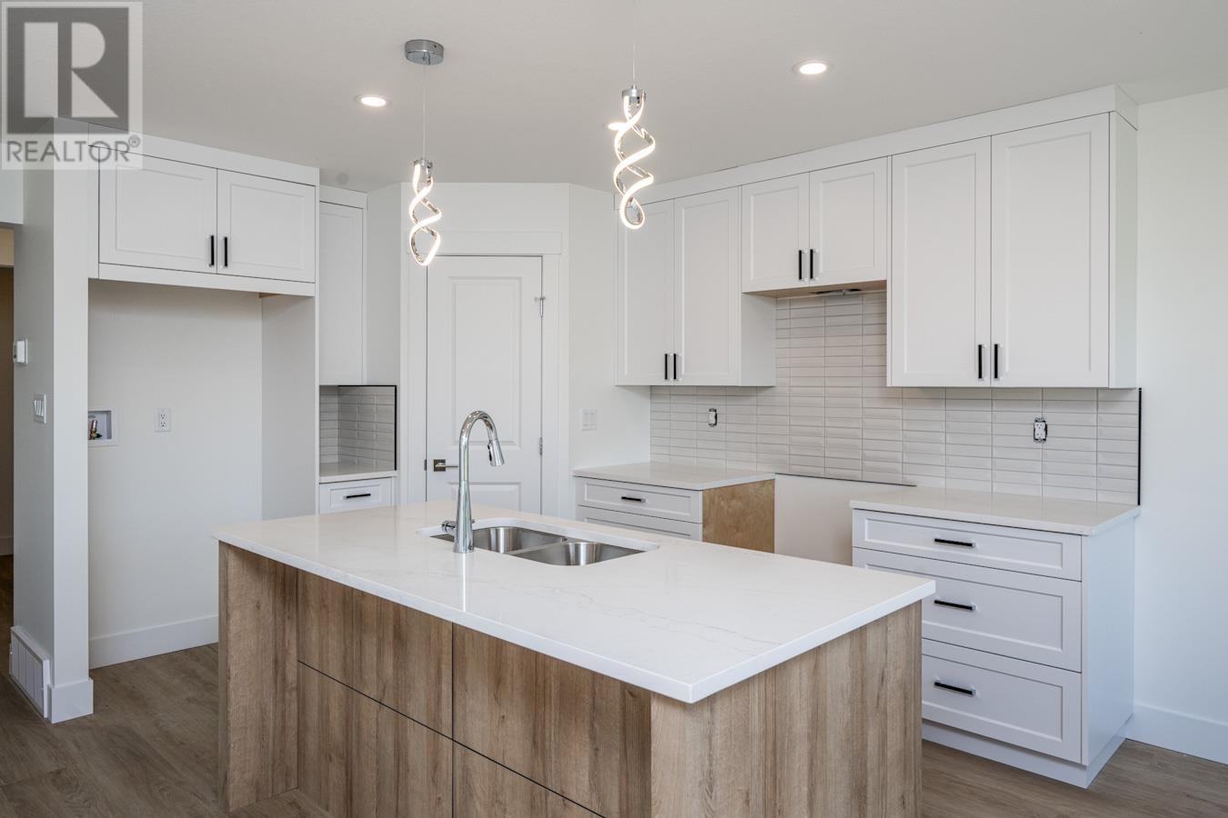 114 6664 WESTMOUNT DRIVE, #114