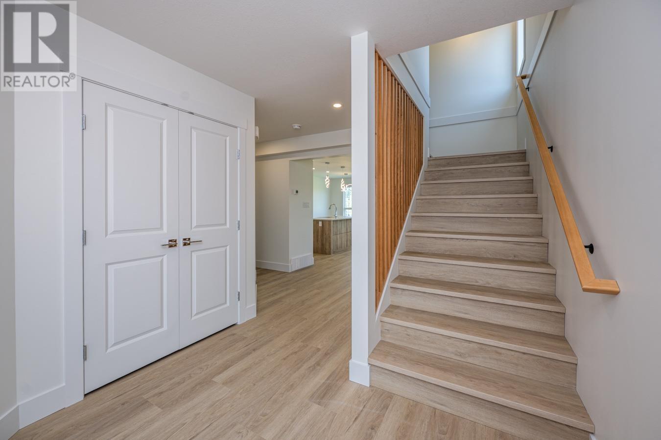 114 6664 WESTMOUNT DRIVE, #114