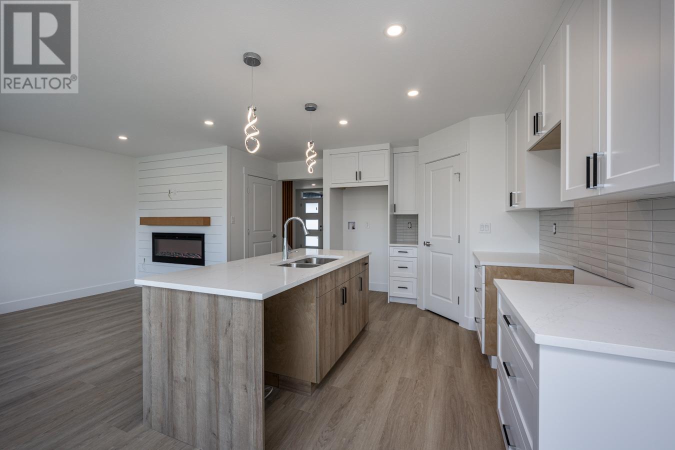 114 6664 WESTMOUNT DRIVE, #114