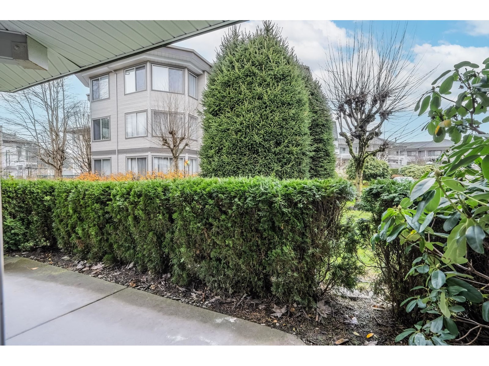 118 2451 GLADWIN ROAD, #118