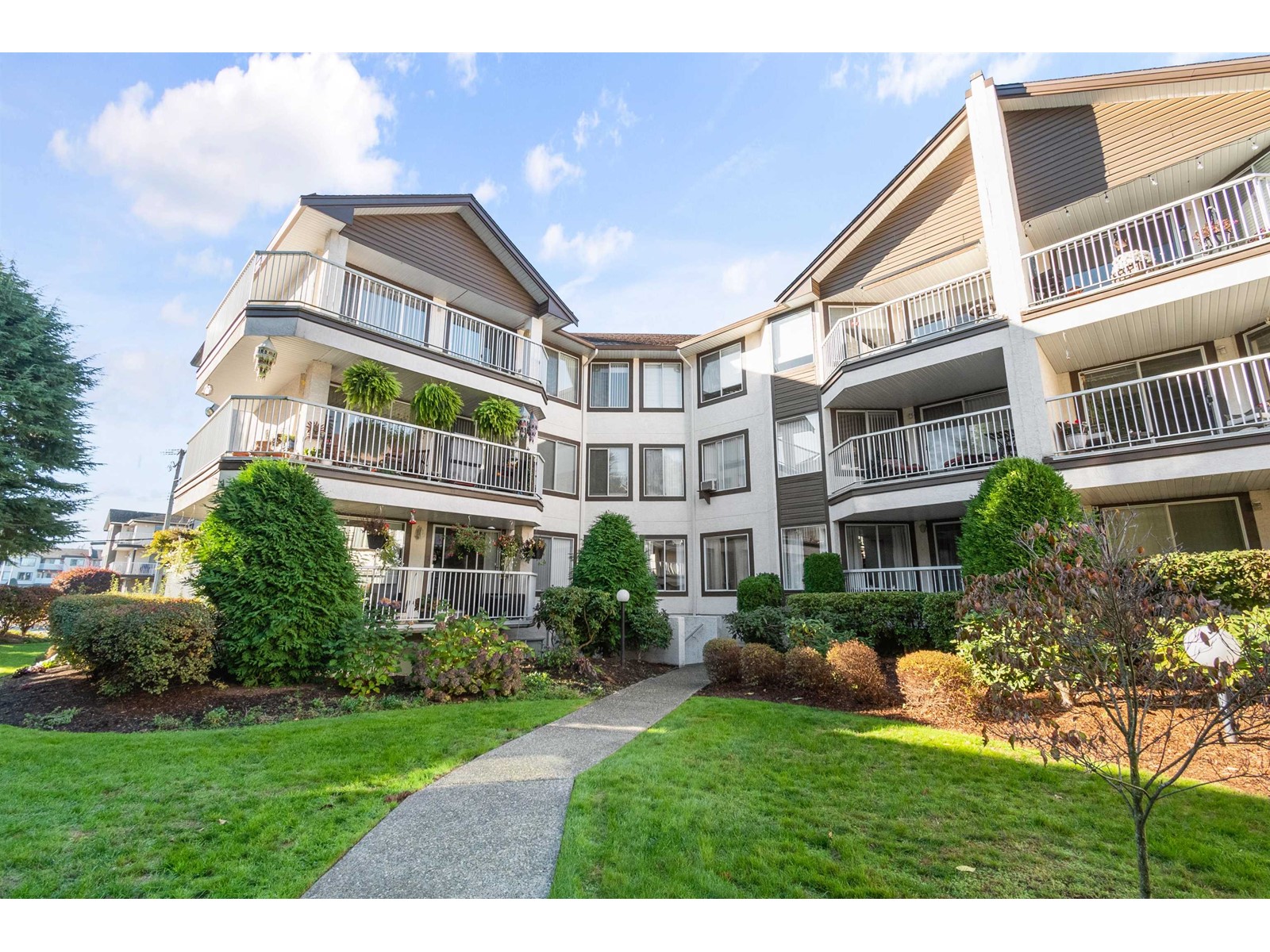 302 33375 MAYFAIR AVENUE, #302