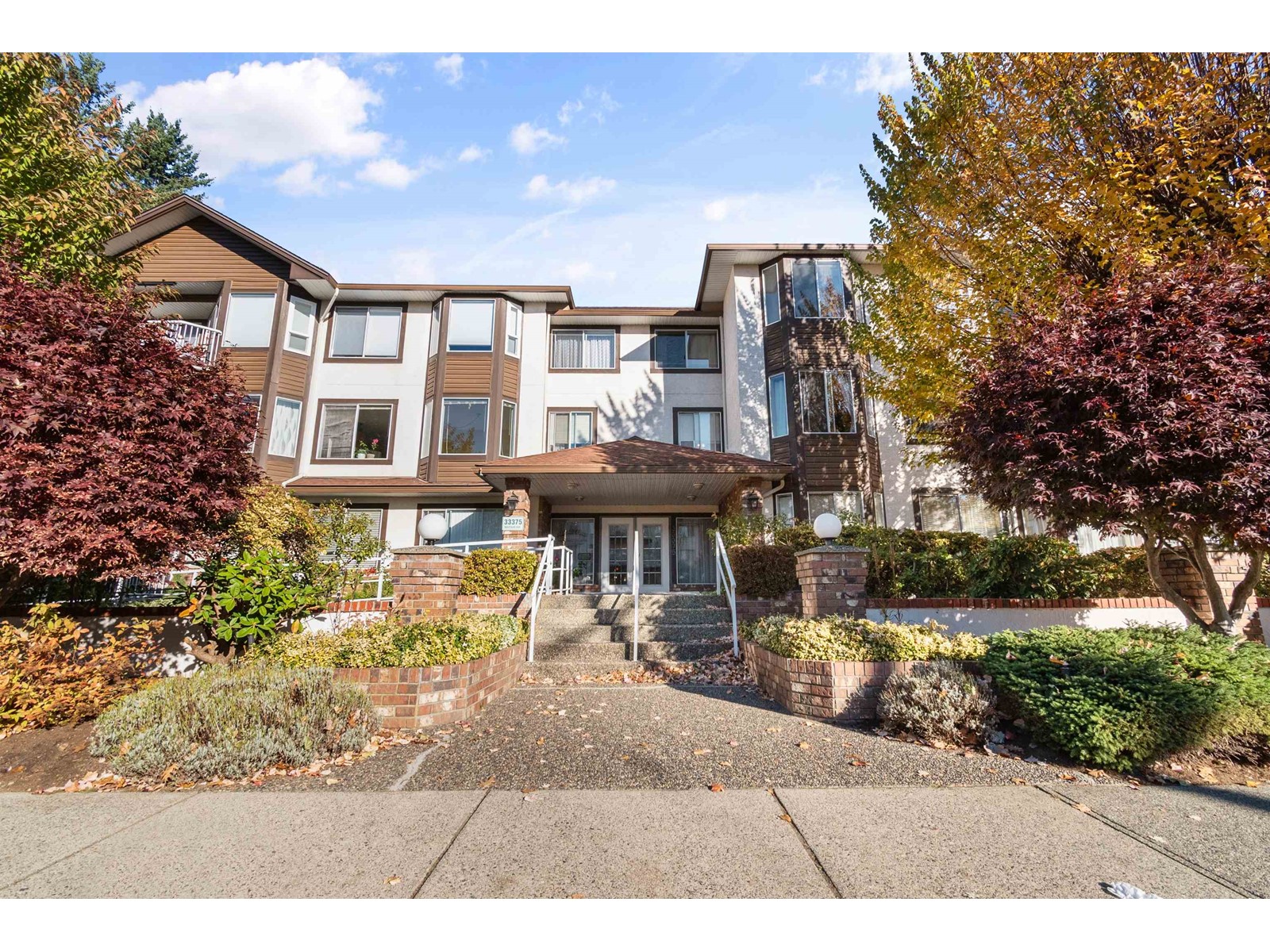 302 33375 MAYFAIR AVENUE, #302