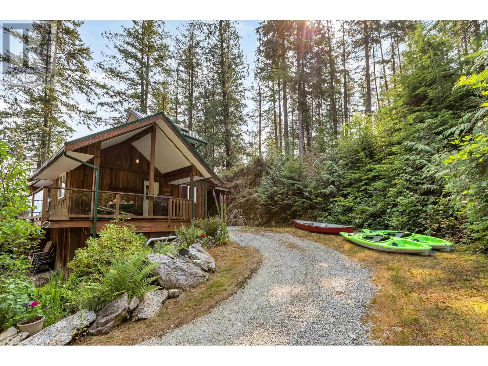 4 CHRISTIAN COVE