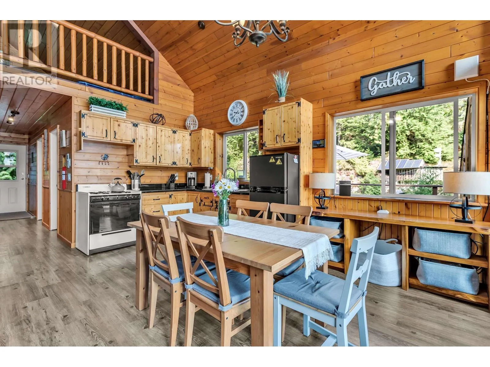 4 CHRISTIAN COVE