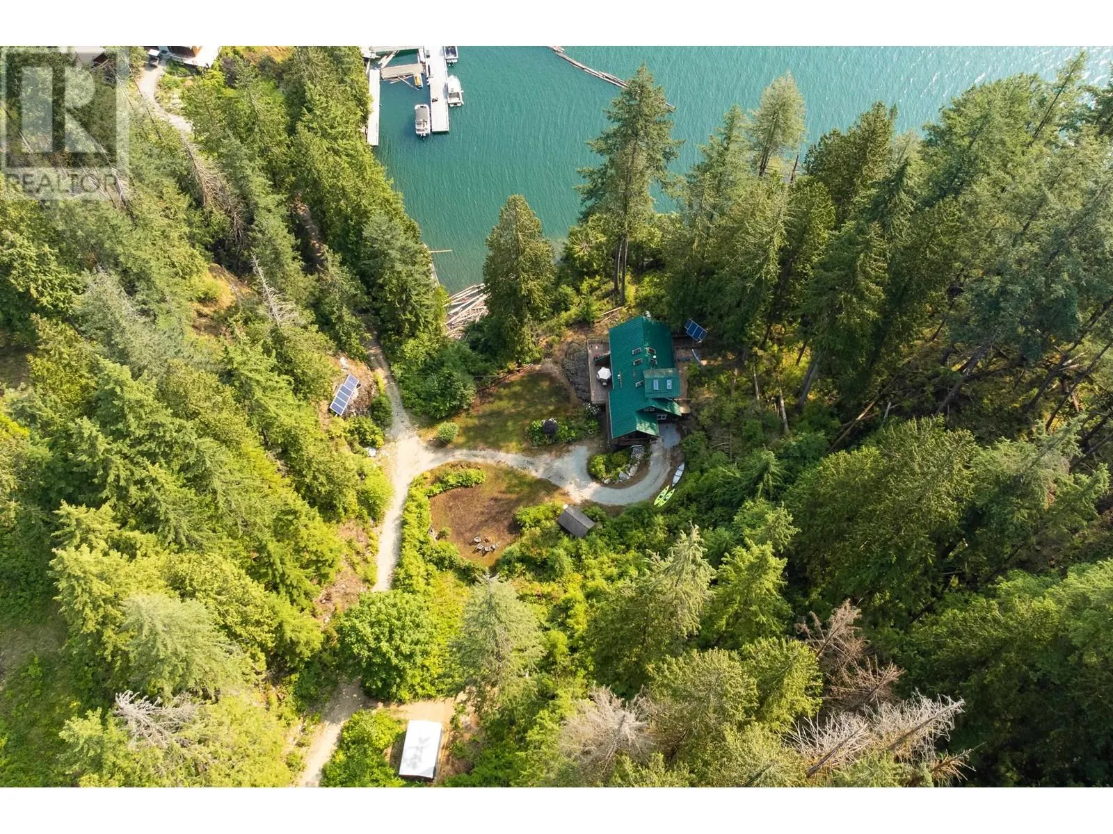 4 CHRISTIAN COVE