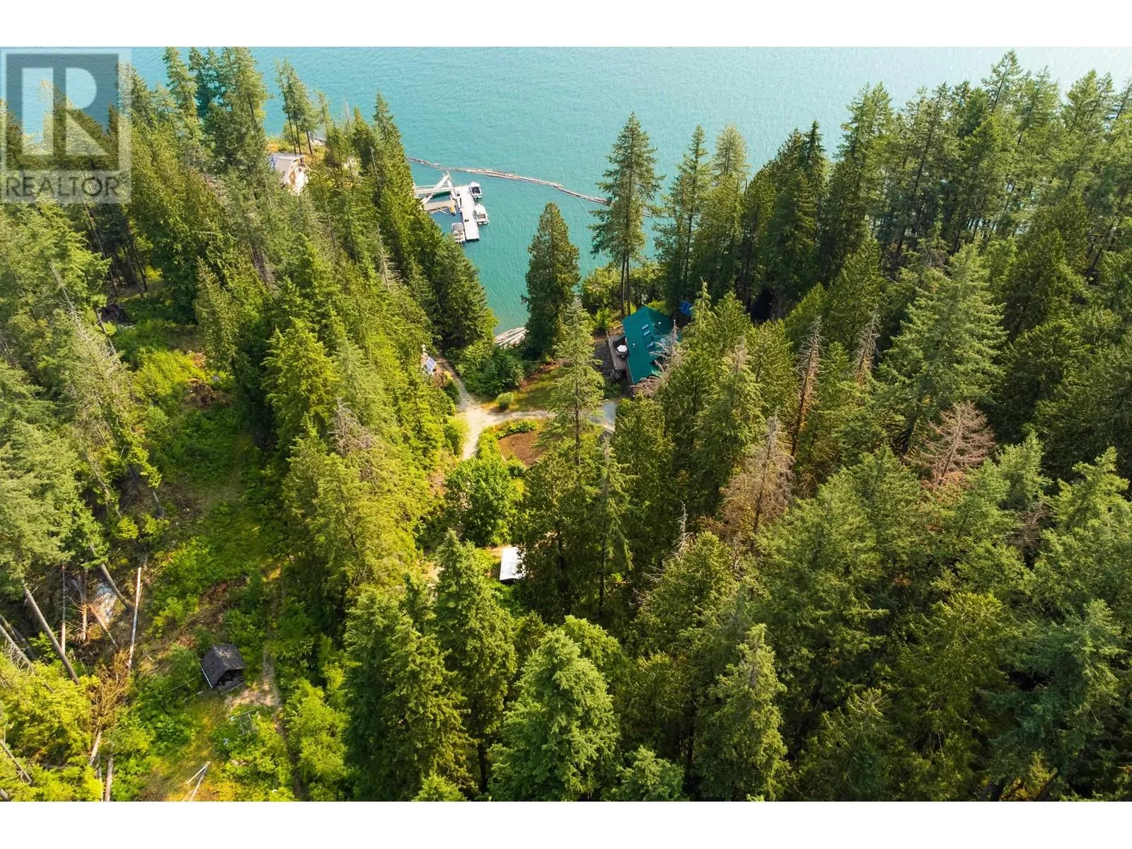 4 CHRISTIAN COVE