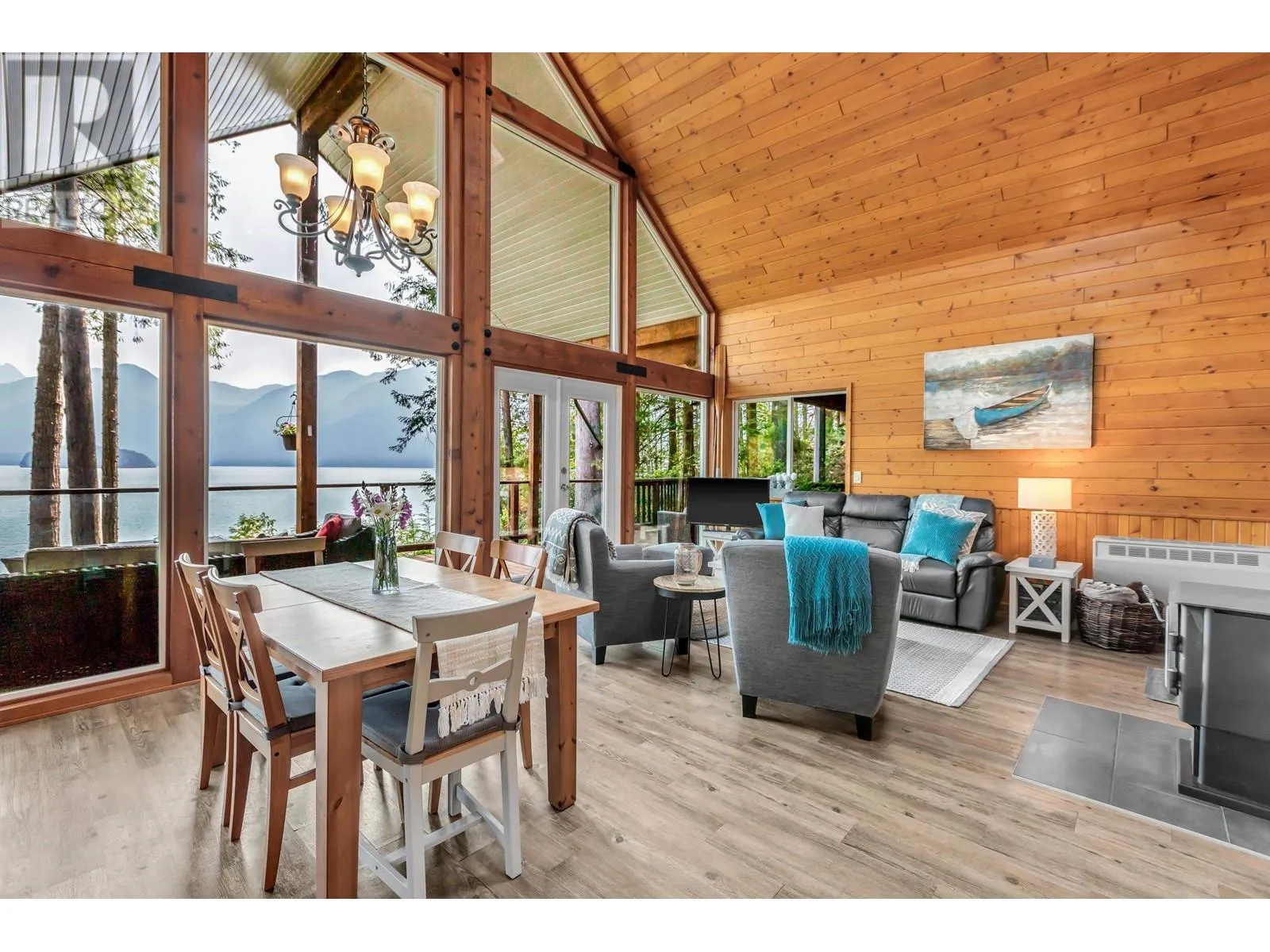 4 CHRISTIAN COVE