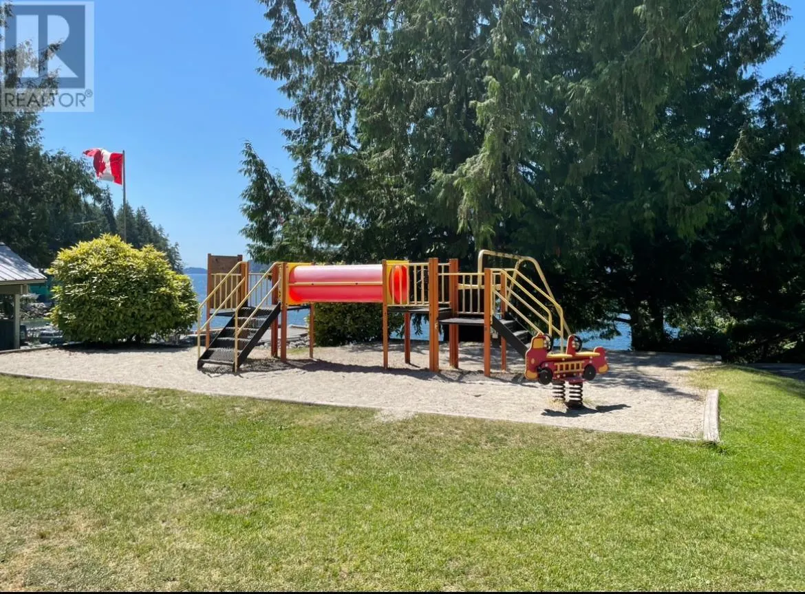 35 LIONS BAY AVENUE